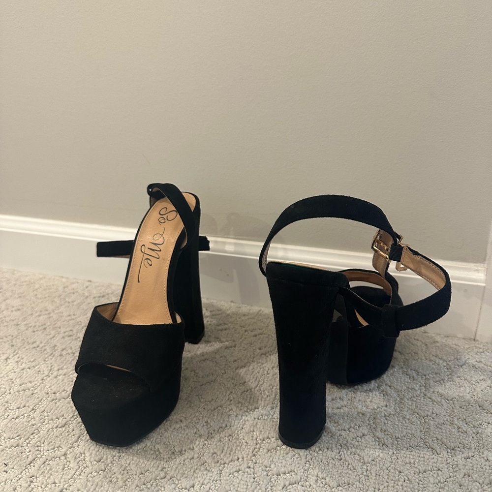 So Me Elegant Black Platform Sandals - Picture 2 of 3